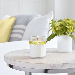 NWT 35 hourcandle honeysuckle, essential oil, soy candle excellent new condition